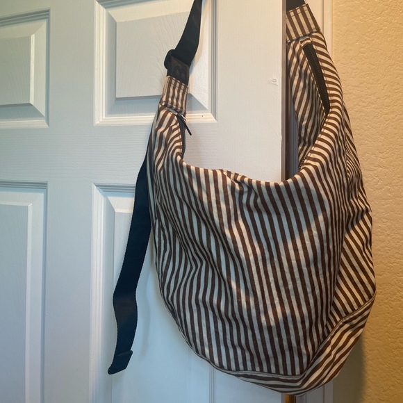 BAGGU Large Brown Stripe Crescent Bag - Picture 2 of 3